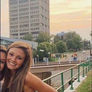 Meet your Posher, Amelia